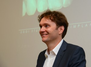 Dr. Thomas Hanser als Referent bei der DGOI-Studiengruppe Nürnberg Foto: Wegold